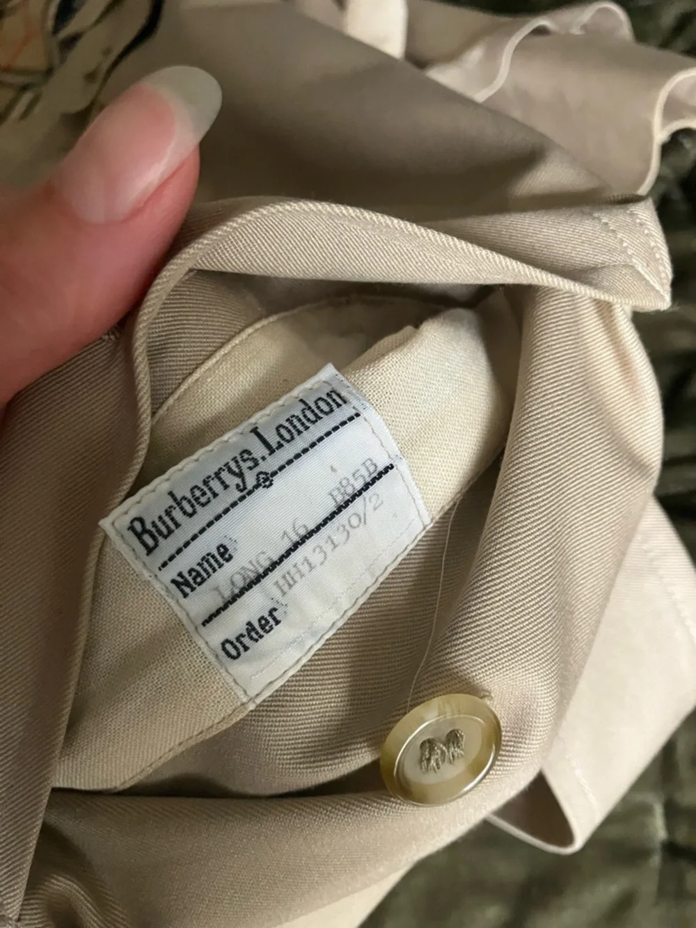 Burberry/Burberrys' Vintage Beige Double-Breasted Long Trench - Picture 2 of 8